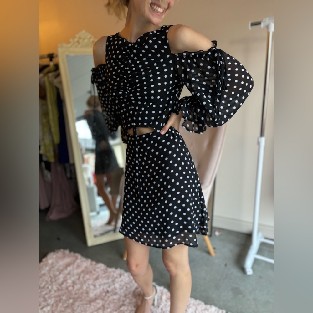 Black and white Polkadot flowy short stress!